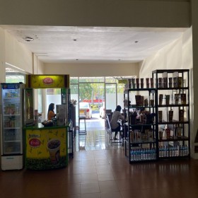 shop & dine