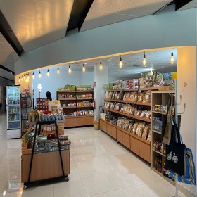 shop & dine
